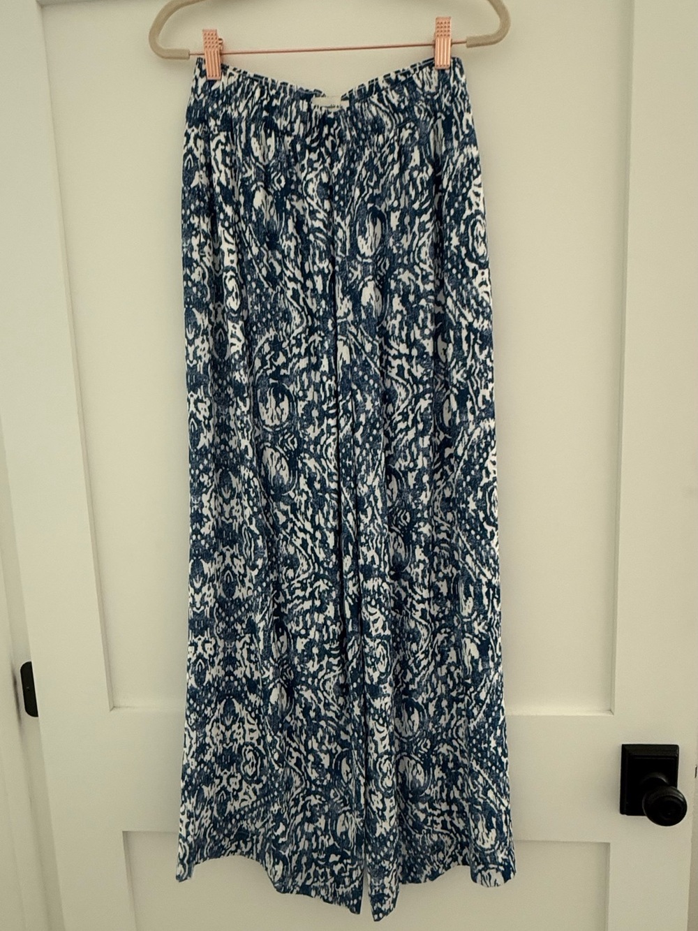 A&F fun print flowy crinkle pant
